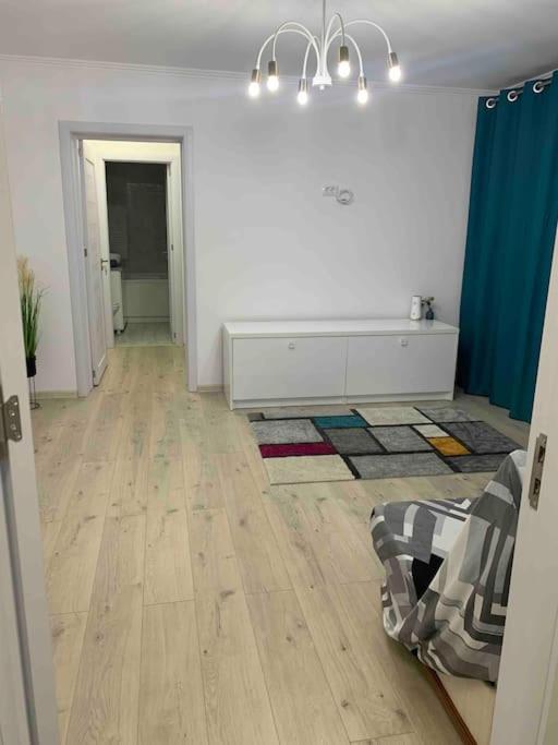 Apartament In Complex Rezidential Ramnicu Valcea Exterior photo